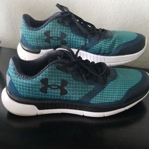 U Der Armour Sneakers sz 7. 5